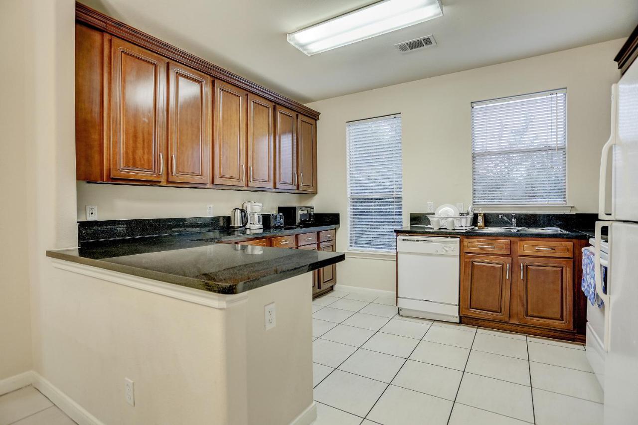 Villa Laverne 3 Bedroom Suite Furnished Condos Houston Exterior photo